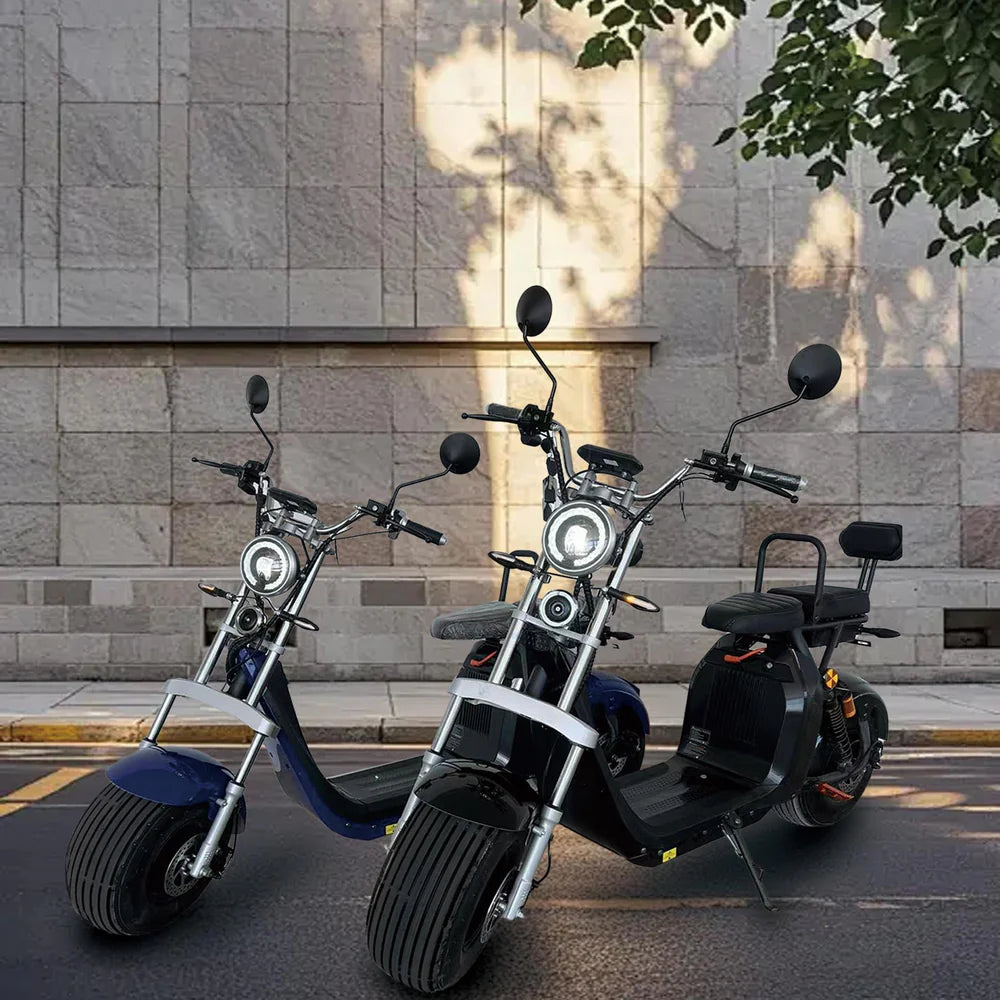 Scuter Electric 2 Persoane, Viteză Limitată 25 km/h – Fără Permis, Viteza maxima 45 km/h, Autonomie 45 km, Motor 1500W, Baterie 20Ah, Suspensie Hidraulică, COC Inclus