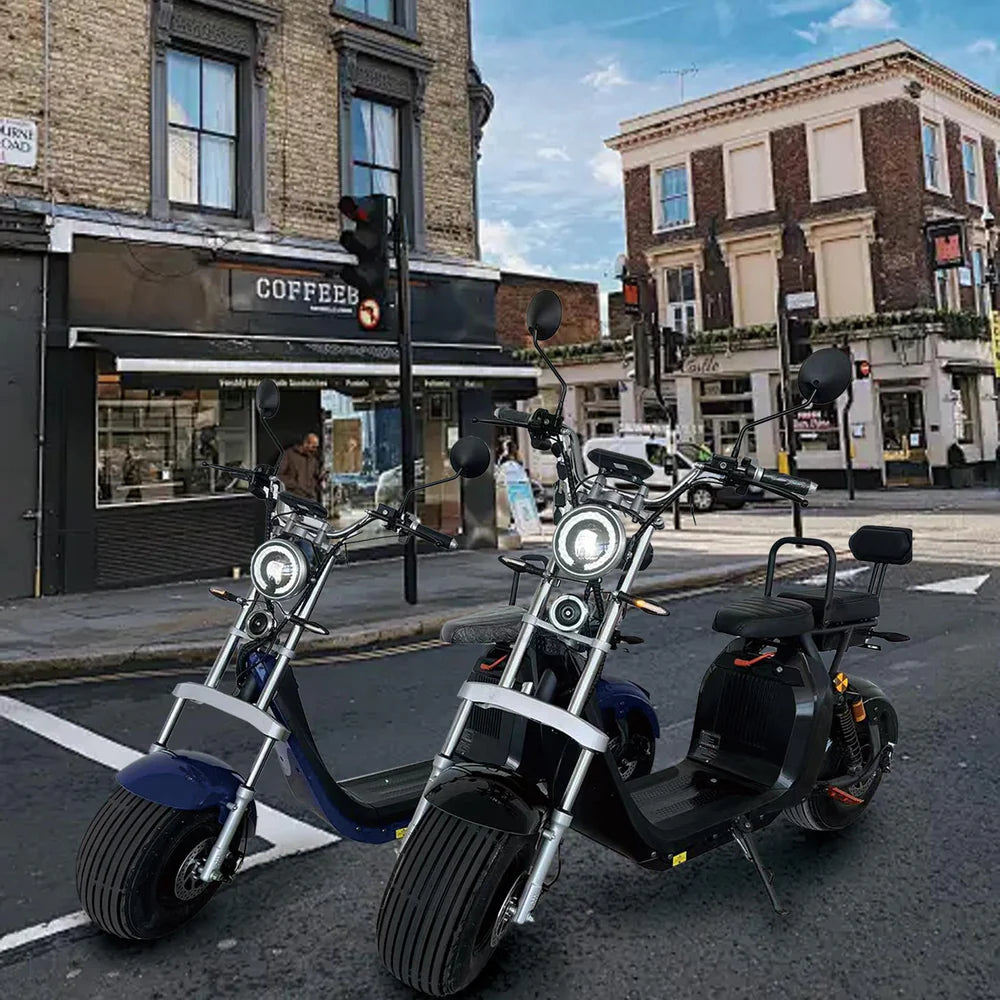 Scuter Electric 2 Persoane, Viteză Limitată 25 km/h – Fără Permis, Viteza maxima 45 km/h, Autonomie 45 km, Motor 1500W, Baterie 20Ah, Suspensie Hidraulică, COC Inclus